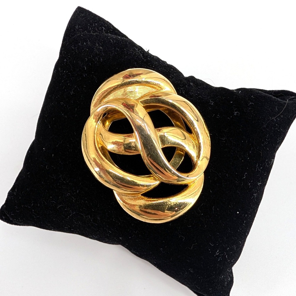 Gold Tone Scarf Clip Interwoven Knot Polished Vintage Style Accessory
